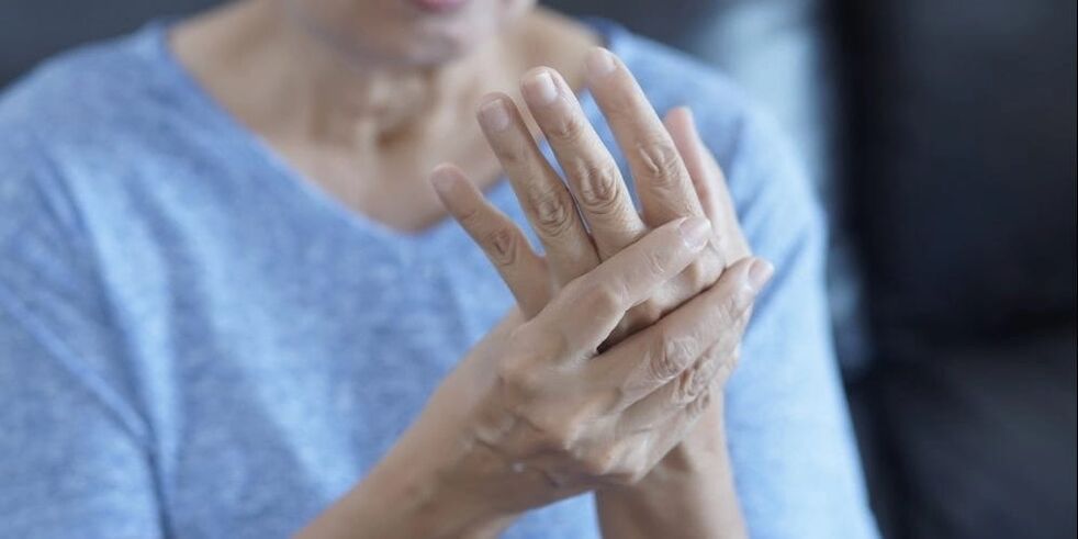 Osteoarthritis manifests itself as muscle spasms, mild swelling, and pain in the finger joints.